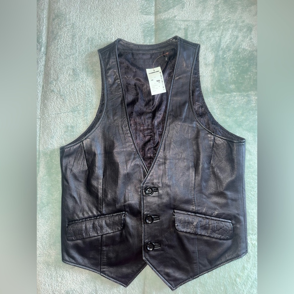FUGA leather vest - Picture 2 of 8